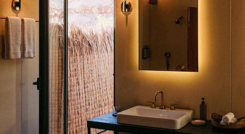 Photo of Bathroom in Western Province