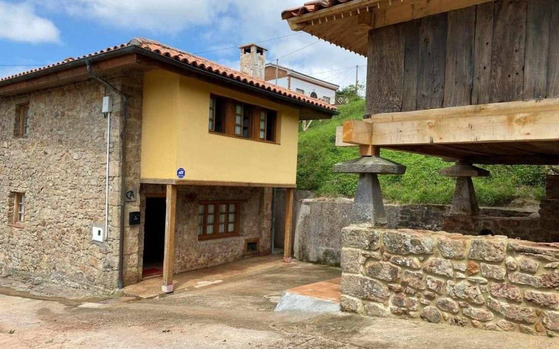 Photo of Others in Suares