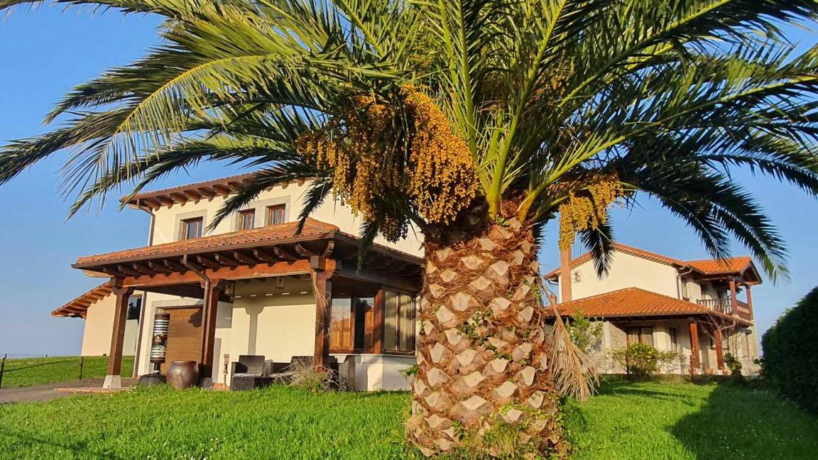 Photo of Buildings in Villahormes