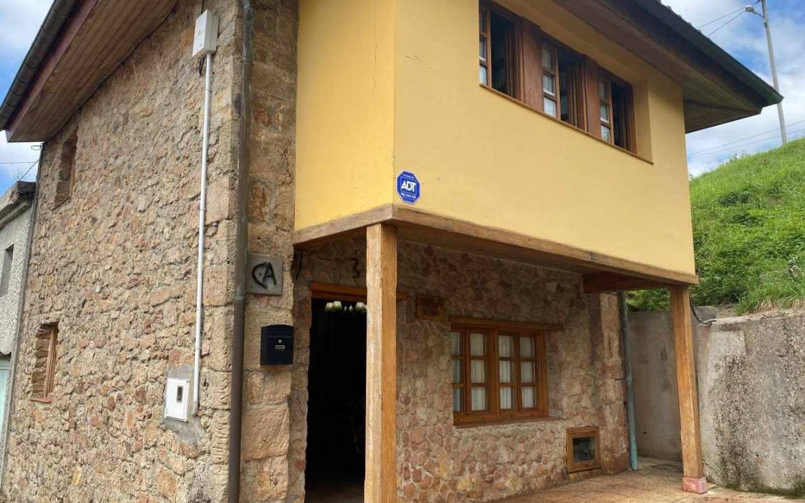 Photo of Others in Suares