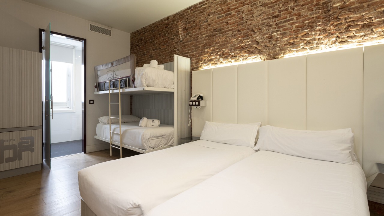Photo of Bedroom in Jeronimos