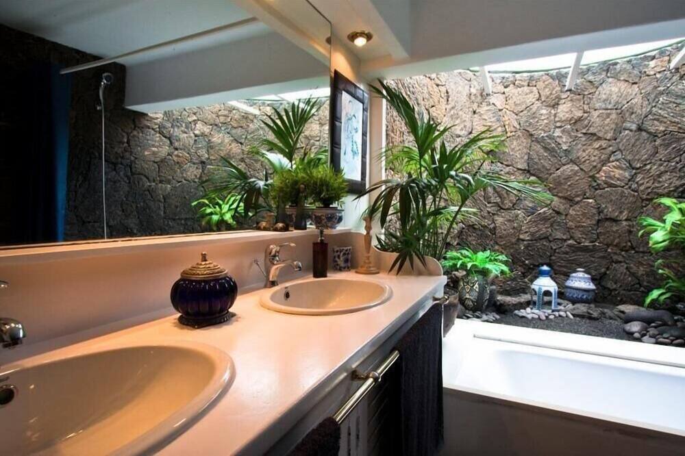 Photo of Bathroom in Tahiche