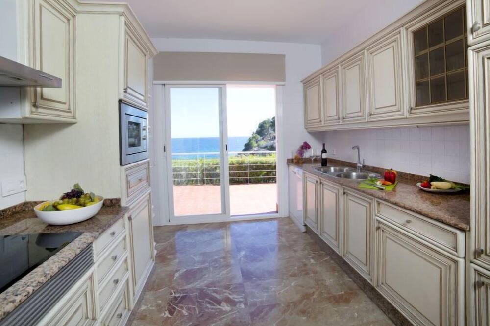 Photo of Kitchen in Urbanitzacio la Fustera