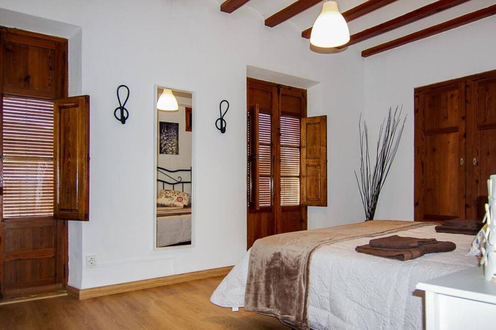 Photo of Bedroom in Planes