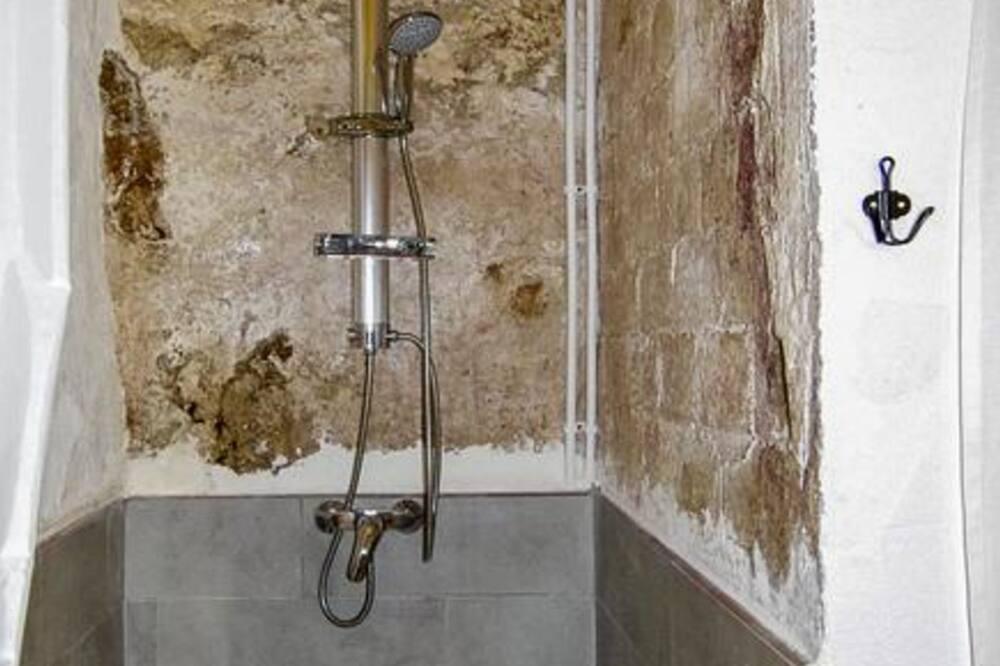 Photo of Bathroom in Planes