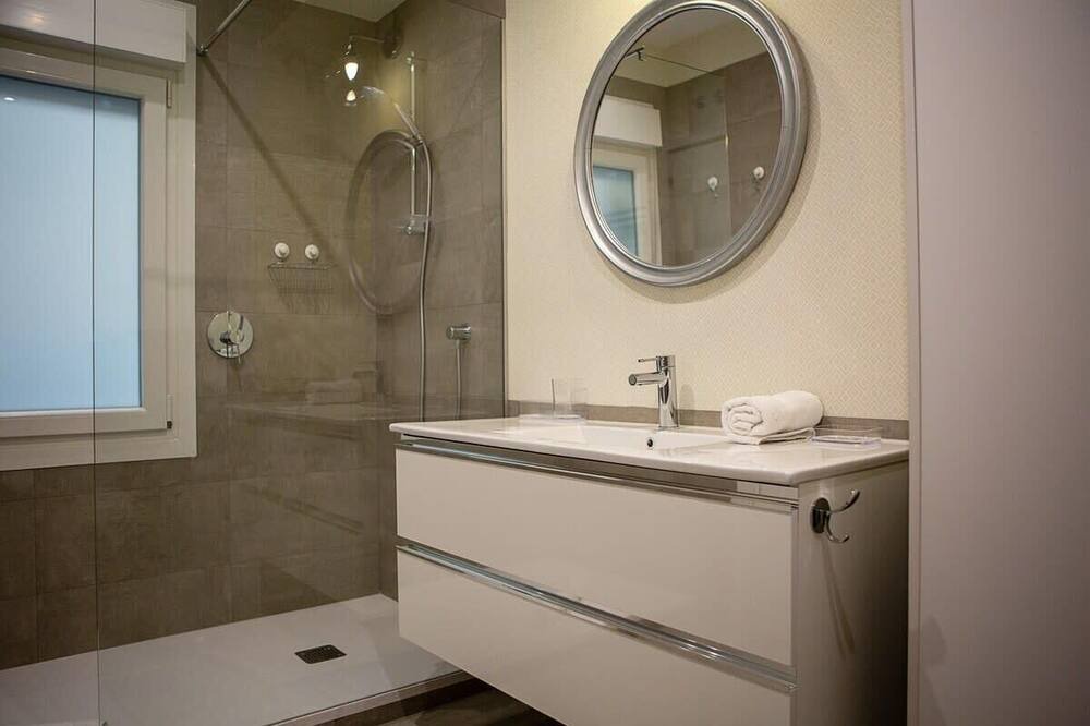 Photo of Bathroom in Jeronimos