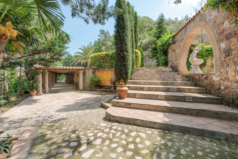 Photo of Outdoor in Angles
