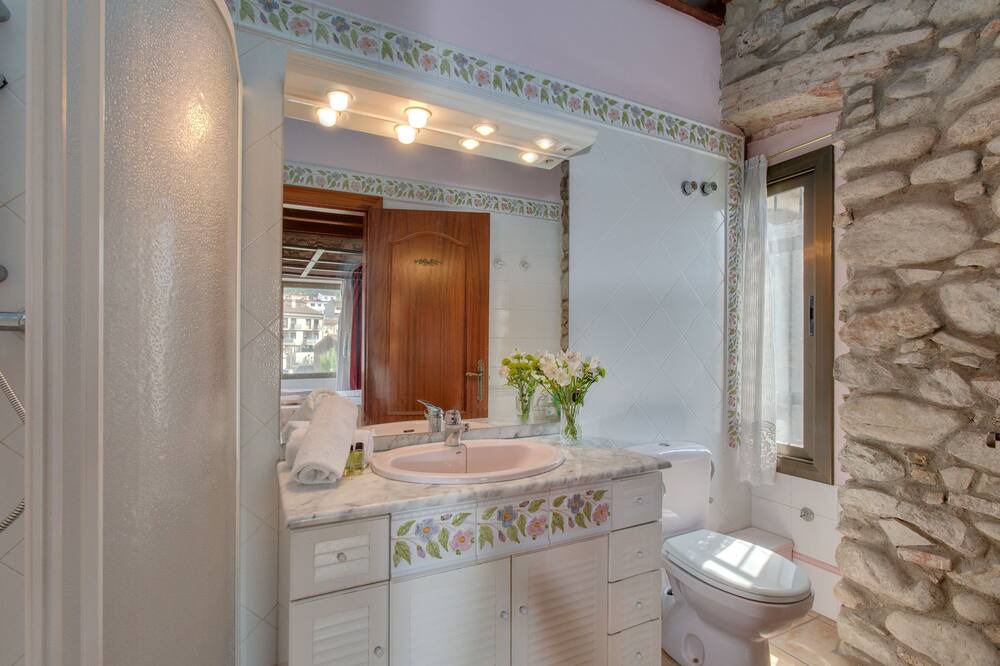 Photo of Bathroom in Angles
