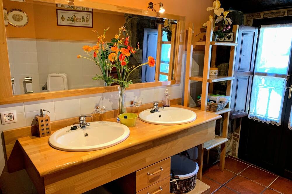 Photo of Bathroom in Cabezon de la Sal