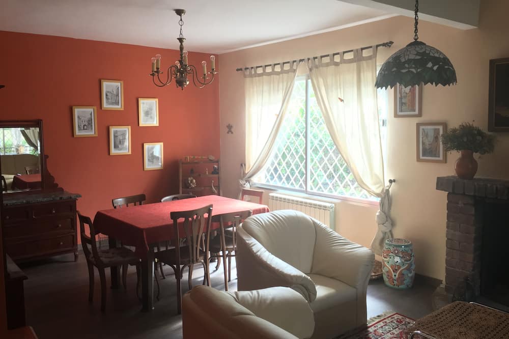 Photo of Livingroom in Navahondilla