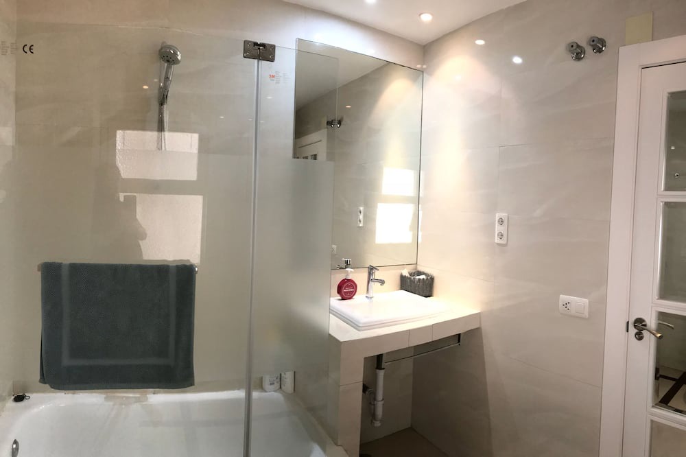 Photo of Bathroom in Campos Eliseos