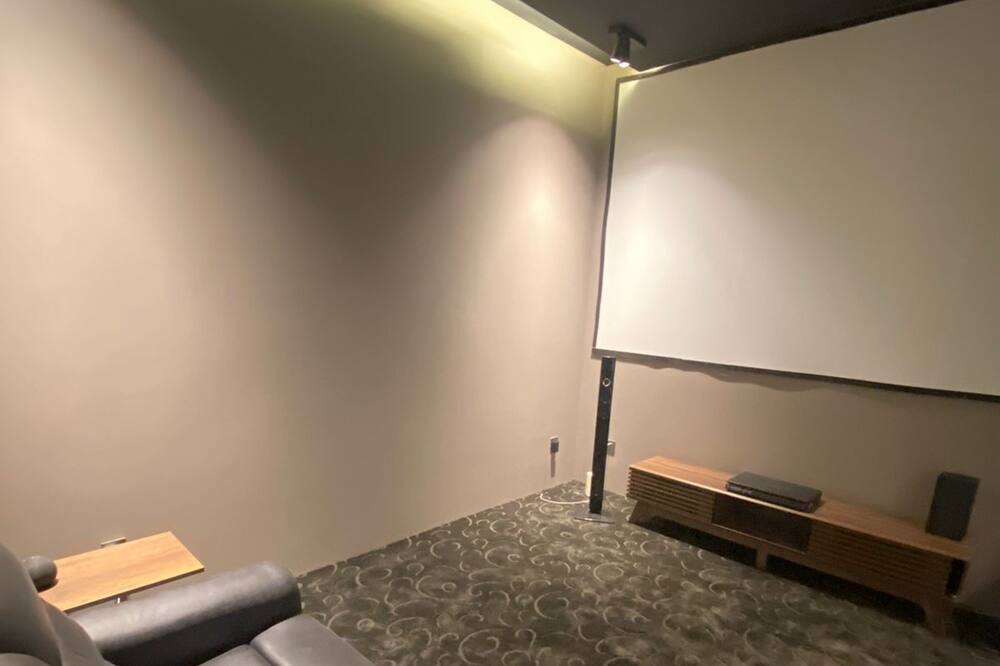 Photo of Livingroom in Spring