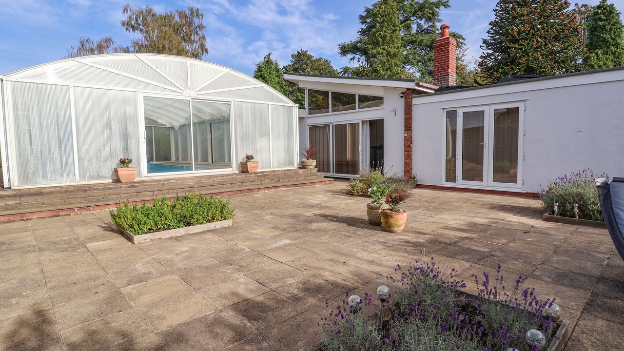 Photo of Outdoor in Cuddington