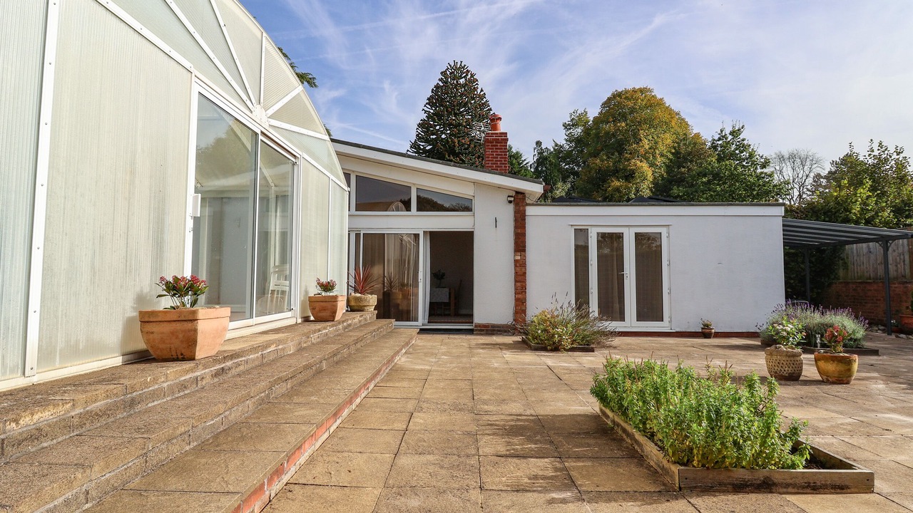 Photo of Outdoor in Cuddington
