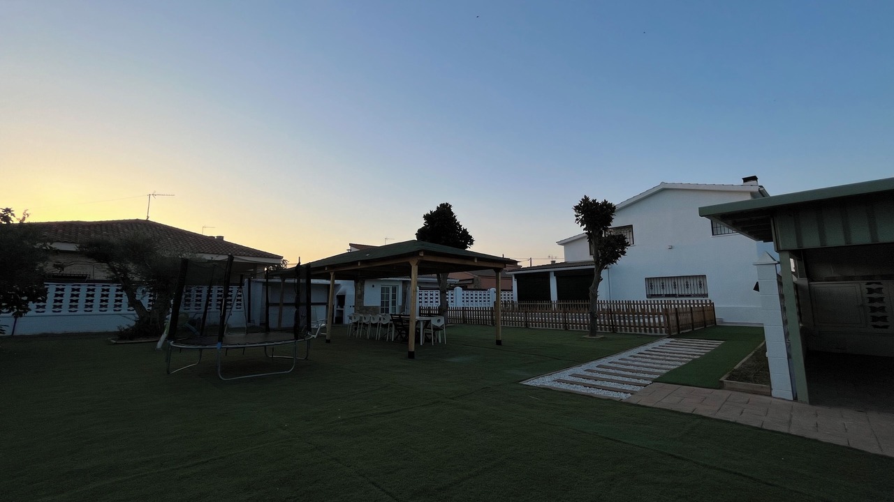 Photo of Outdoor in Grinon