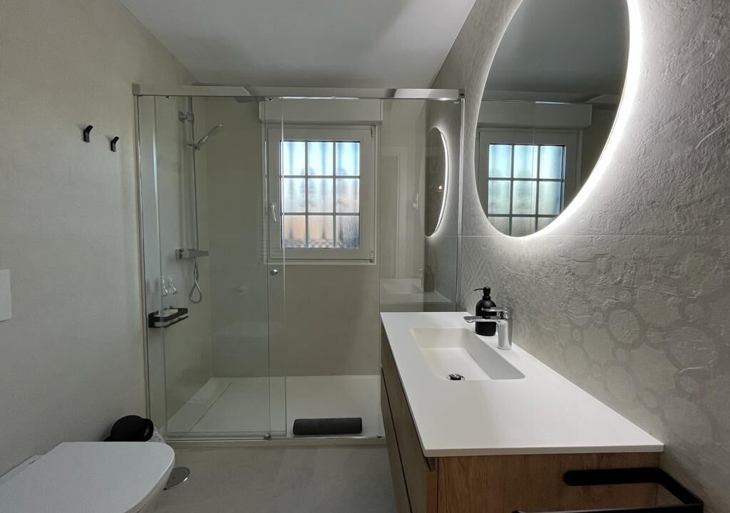 Photo of Bathroom in Grinon