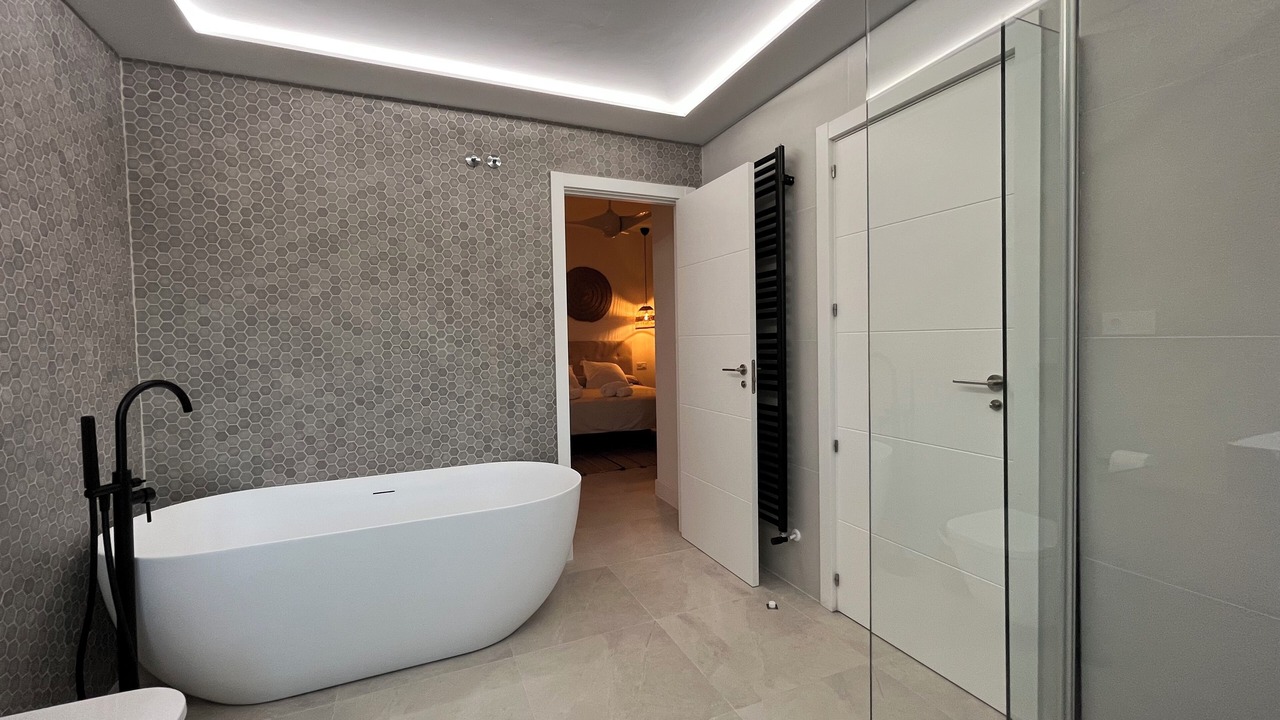 Photo of Bathroom in Grinon