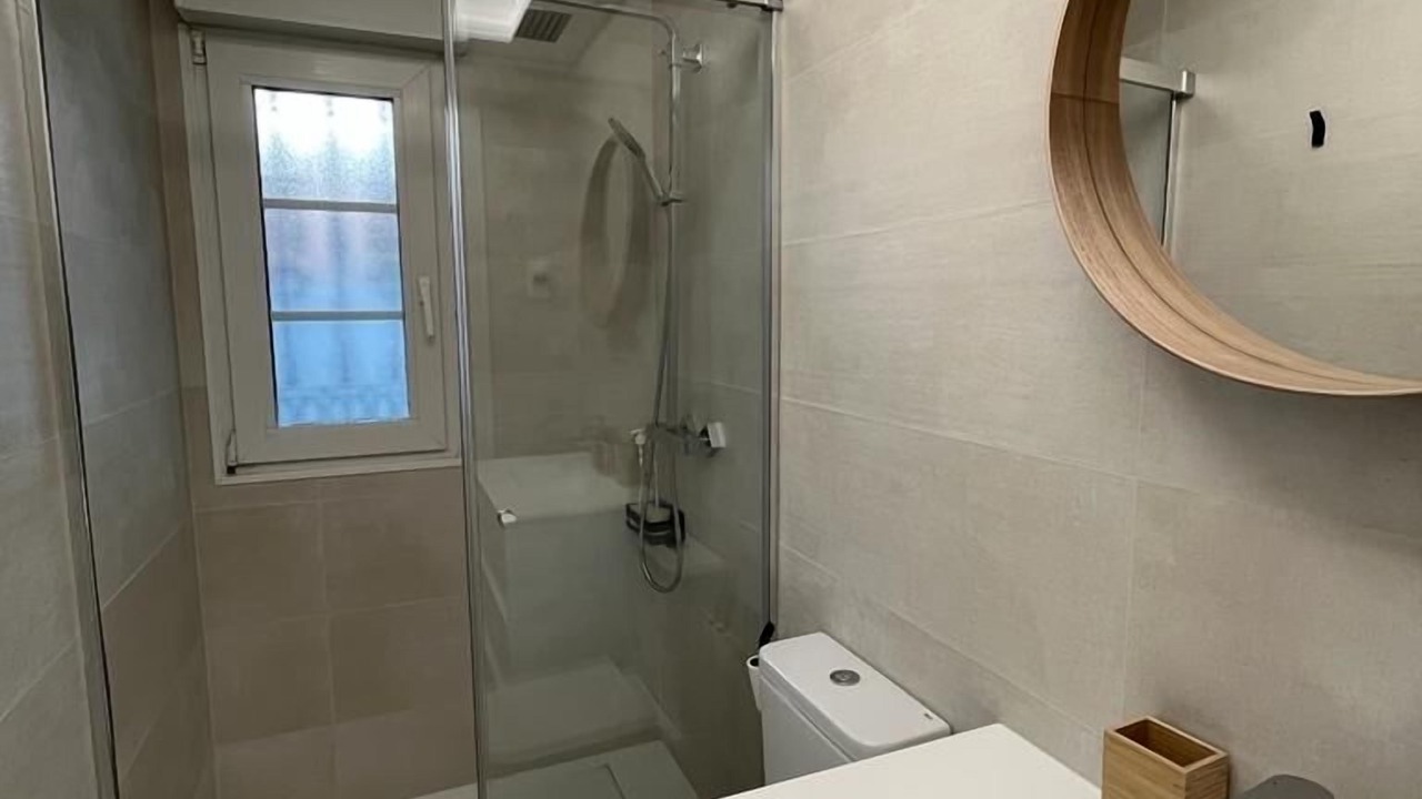 Photo of Bathroom in Grinon