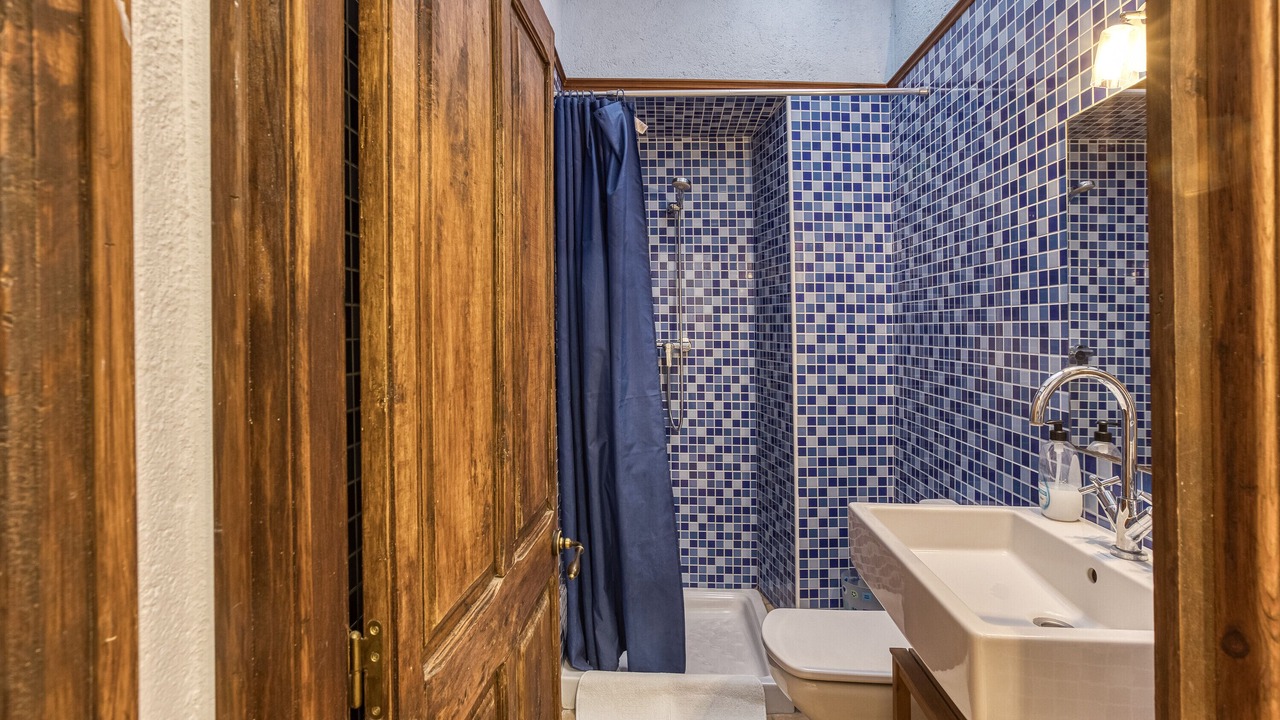 Photo of Bathroom in Orriols