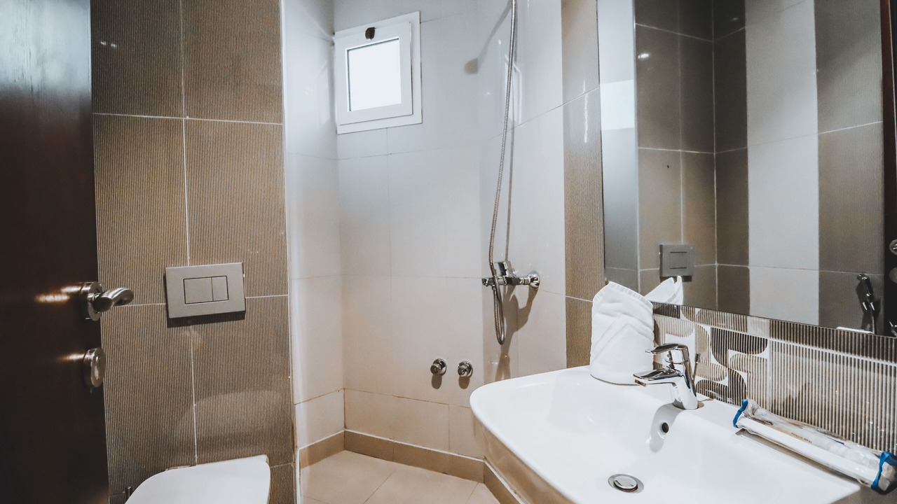 Photo of Bathroom in King Abdul Aziz Road