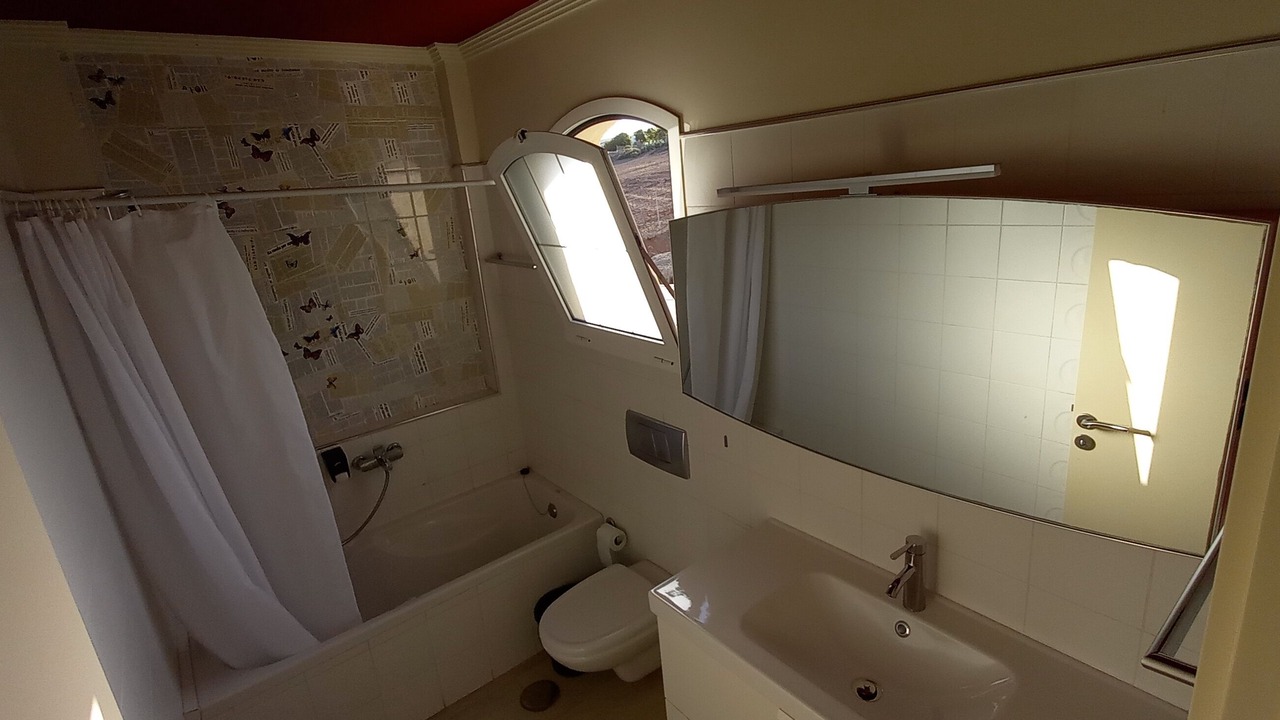 Photo of Bathroom in Montana la Data