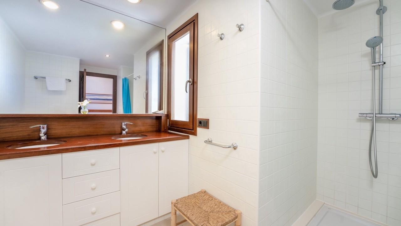 Photo of Bathroom in Binibequer Vell