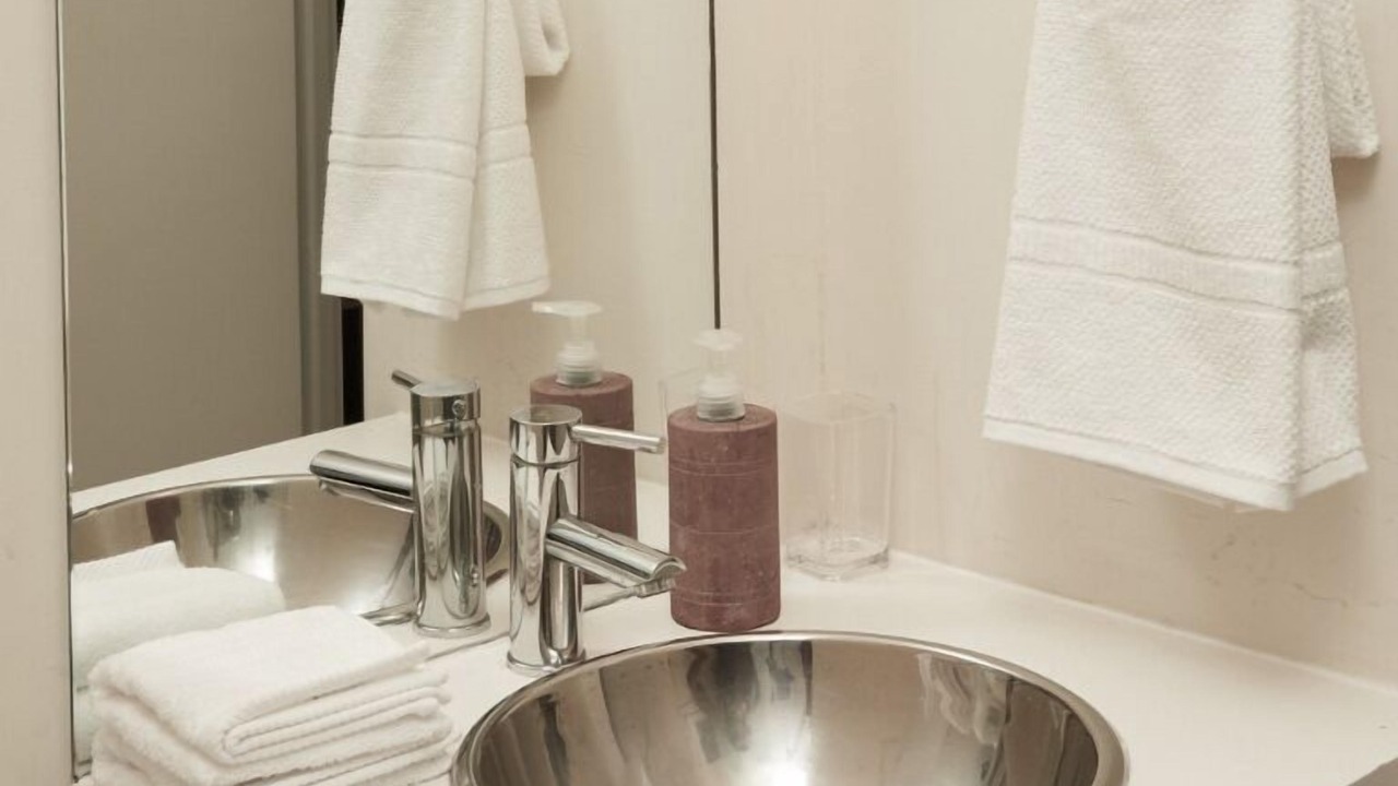 Photo of Bathroom in Trafalgar