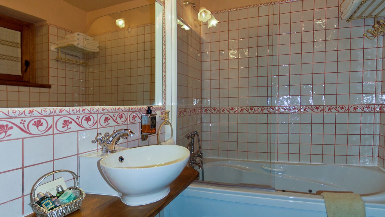 Photo of Bathroom in Manjiron