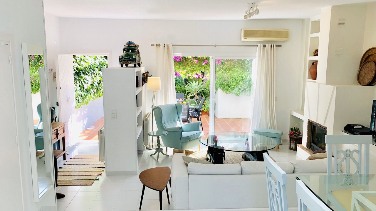 Photo of Livingroom in Vista de los Angeles-Rumina