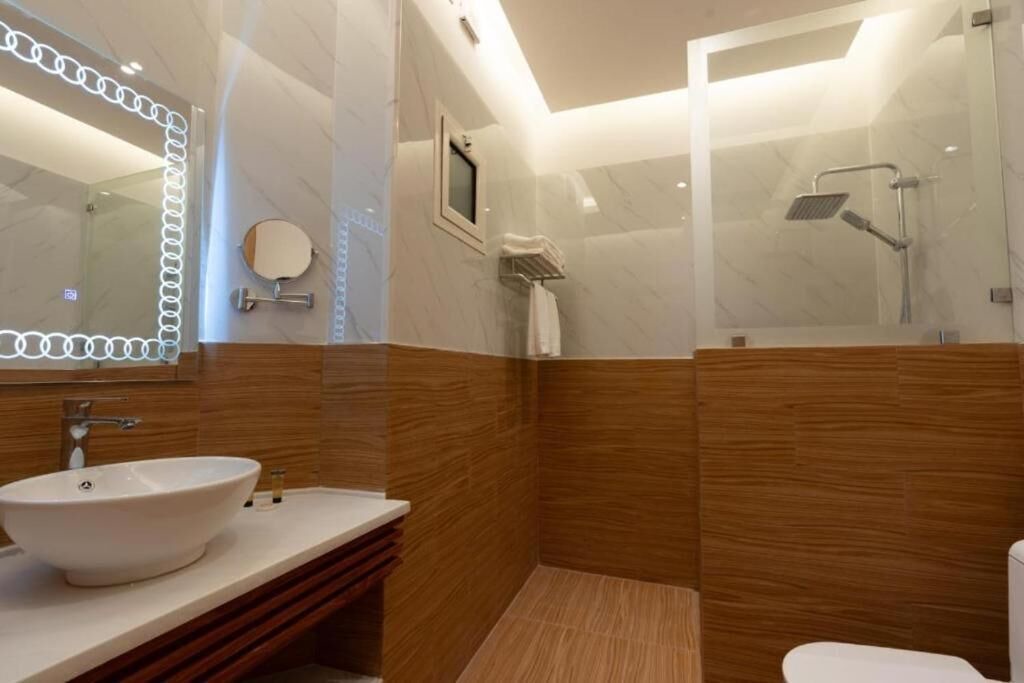 Photo of Bathroom in Durrat Al-Arous