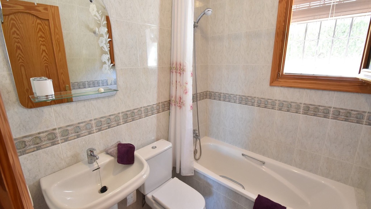 Photo of Bathroom in Benigembla