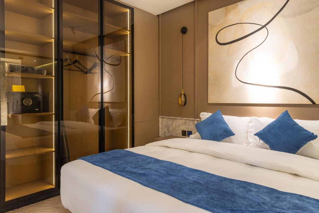 Photo of Bedroom in Bay La Sun