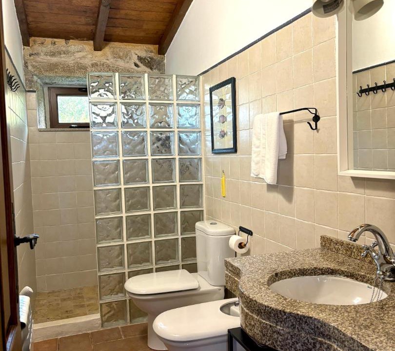 Photo of Bathroom in Sambreixo