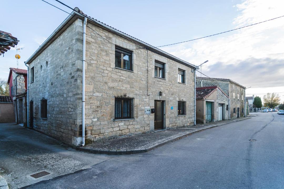 Photo of Buildings in Sotopalacios