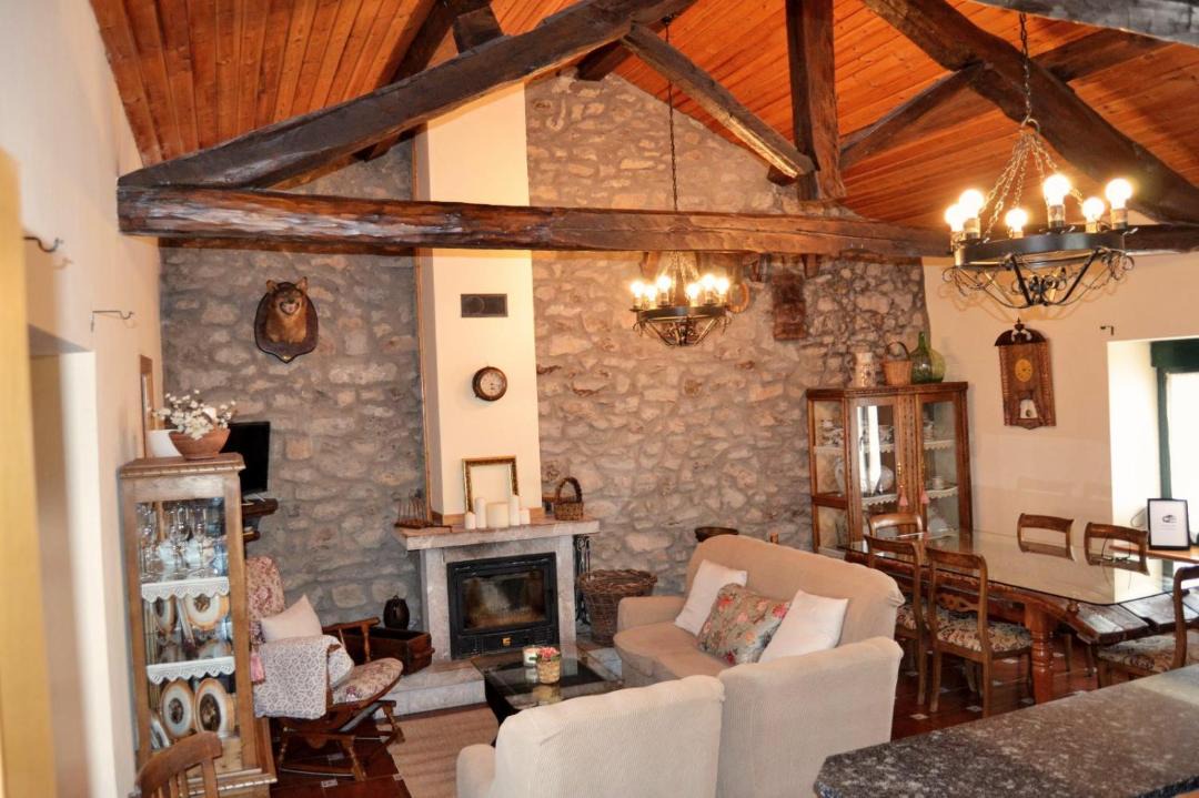 Photo of Livingroom in La Pola de Gordon