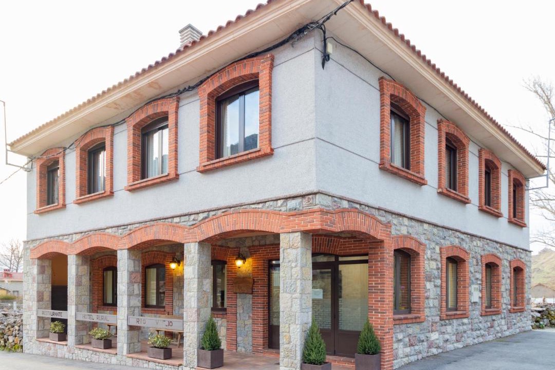 Photo of Buildings in Cubillas de Arbas