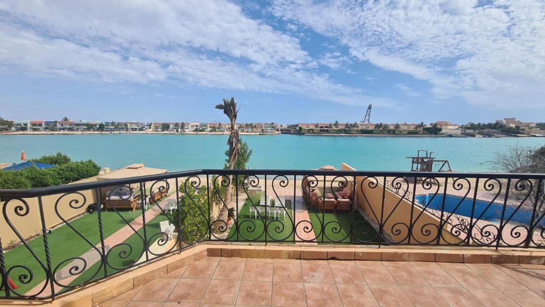 Photo of Patio Balcony in Durrat Al-Arous
