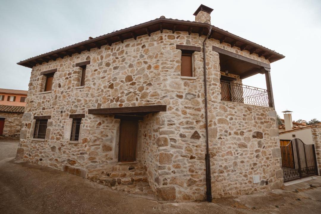 Photo of Buildings in Navamorisca