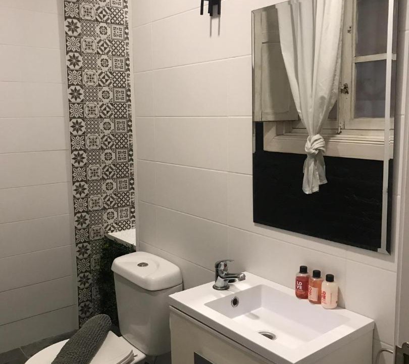 Photo of Bathroom in Benicalap