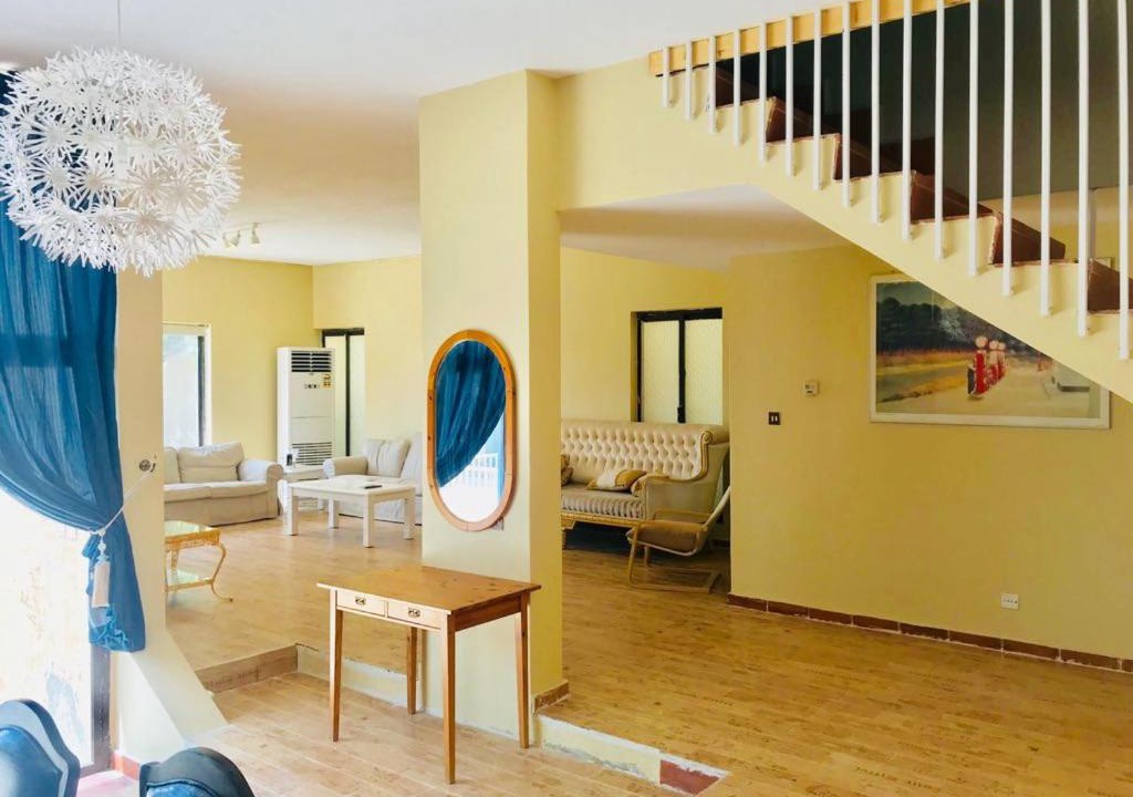 Photo of Livingroom in Sari Street
