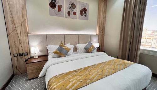 Deluxe Apartment, City View