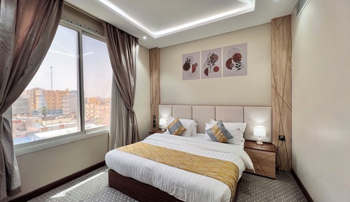 Deluxe Suite, City View