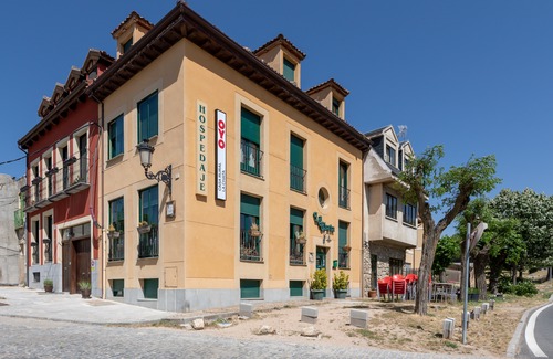 Valsain Hotel | OYO Casa Rural La Chata