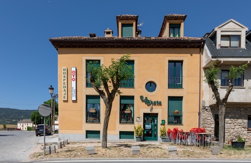 Valsain Hotel | OYO Casa Rural La Chata