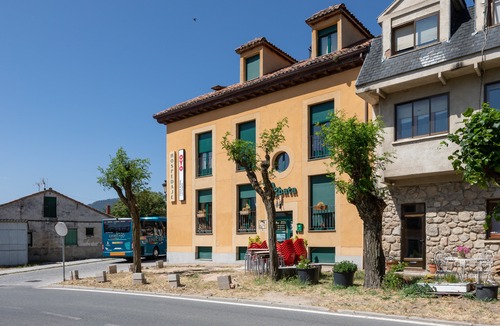 Valsain Hotel | OYO Casa Rural La Chata