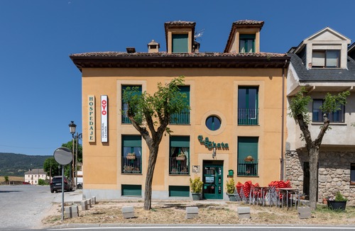 Valsain Hotel | OYO Casa Rural La Chata