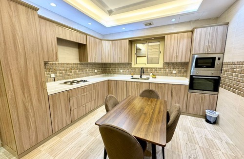 Mecca Apartment | 4 Bedroom Luxury Apartment Near Haram With Full Kitchen and Large Living Room